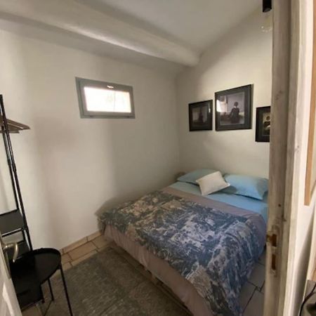 Apartmán Dans Un Ancien Atelier De Potier Saint-Quentin-la-Poterie Exteriér fotografie